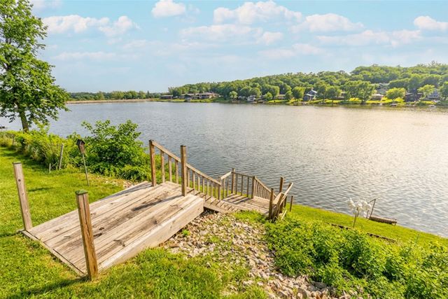 8104 Lakeshore Drive, Dexter, IA 50070
