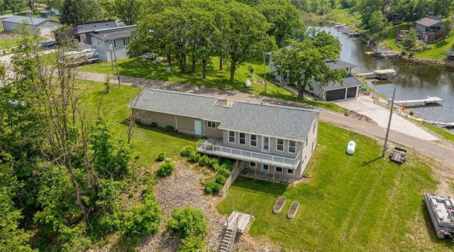 8104 Lakeshore Drive, Dexter, IA 50070