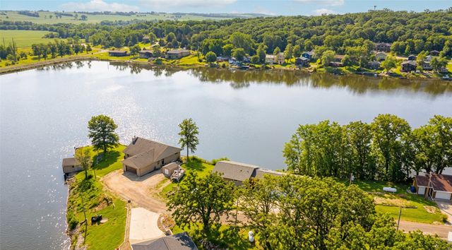 8104 Lakeshore Drive, Dexter, IA 50070