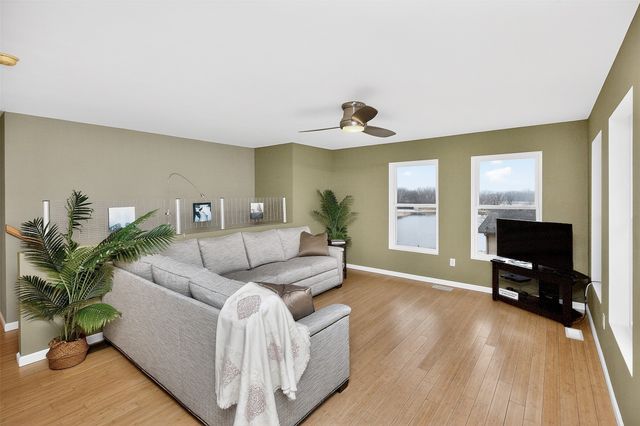 8104 Lakeshore Drive, Dexter, IA 50070