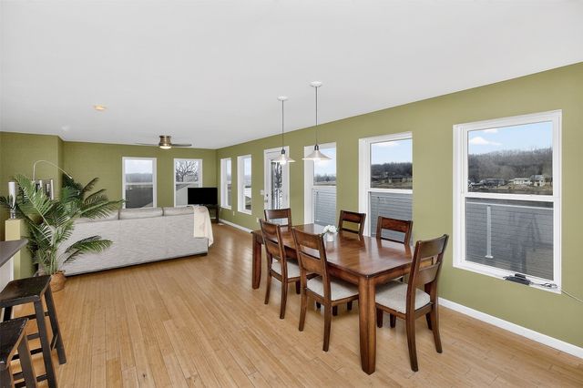 8104 Lakeshore Drive, Dexter, IA 50070