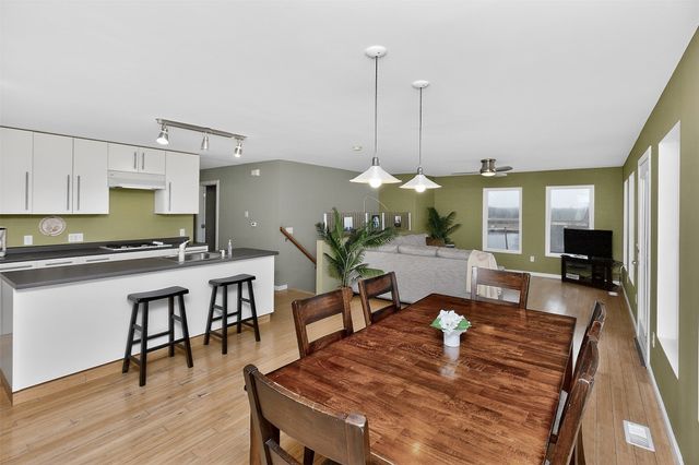 8104 Lakeshore Drive, Dexter, IA 50070