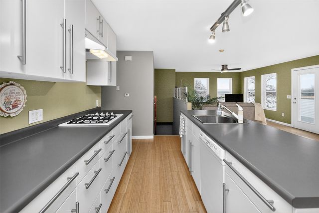 8104 Lakeshore Drive, Dexter, IA 50070