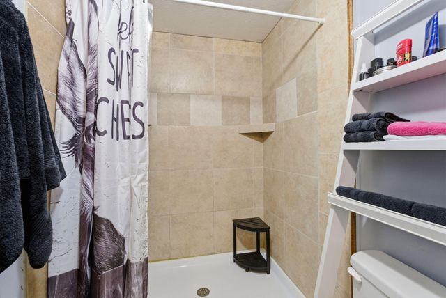 415 L E Junction Road, Winchester, KY 40391