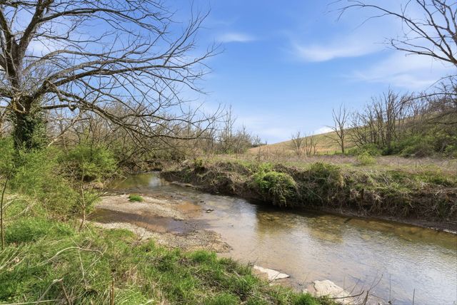 415 L E Junction Road, Winchester, KY 40391