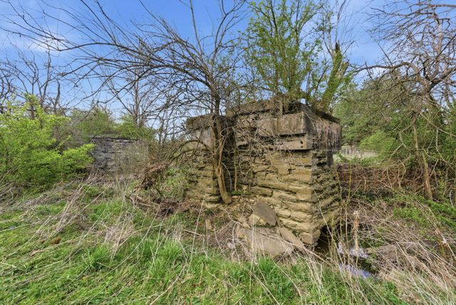 415 L E Junction Road, Winchester, KY 40391