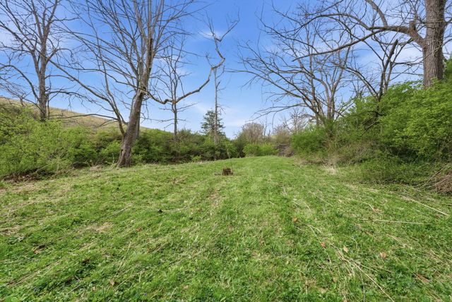 415 L E Junction Road, Winchester, KY 40391