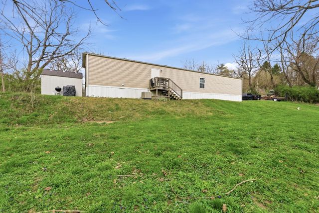 415 L E Junction Road, Winchester, KY 40391