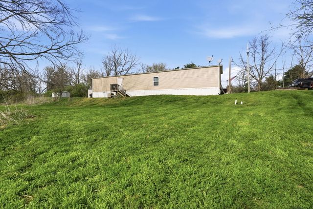 415 L E Junction Road, Winchester, KY 40391