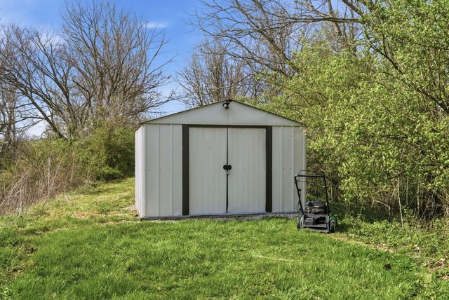 415 L E Junction Road, Winchester, KY 40391