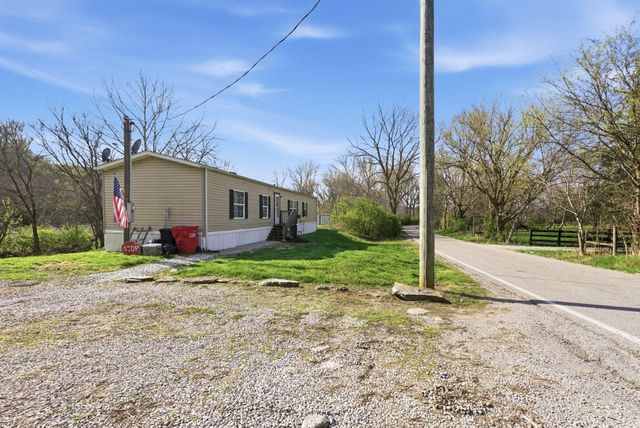 415 L E Junction Road, Winchester, KY 40391