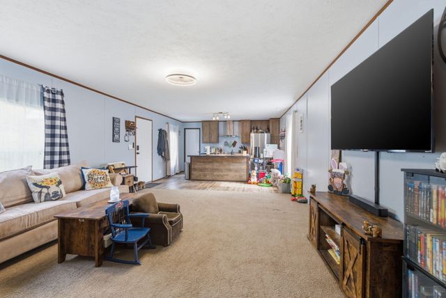 415 L E Junction Road, Winchester, KY 40391