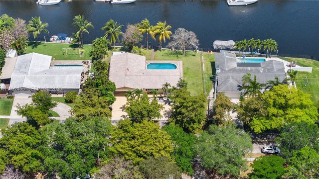 6121 SW 16th St, Plantation, FL 33317