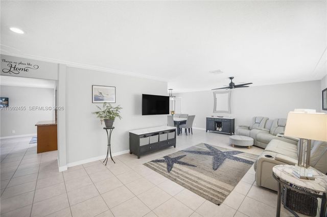 6121 SW 16th St, Plantation, FL 33317