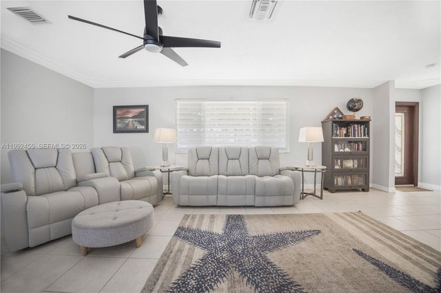 6121 SW 16th St, Plantation, FL 33317