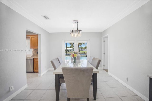 6121 SW 16th St, Plantation, FL 33317