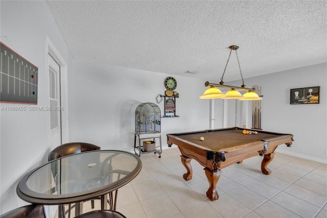 6121 SW 16th St, Plantation, FL 33317