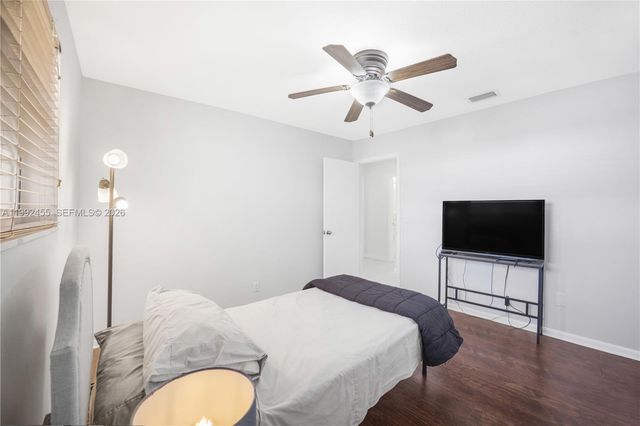 6121 SW 16th St, Plantation, FL 33317