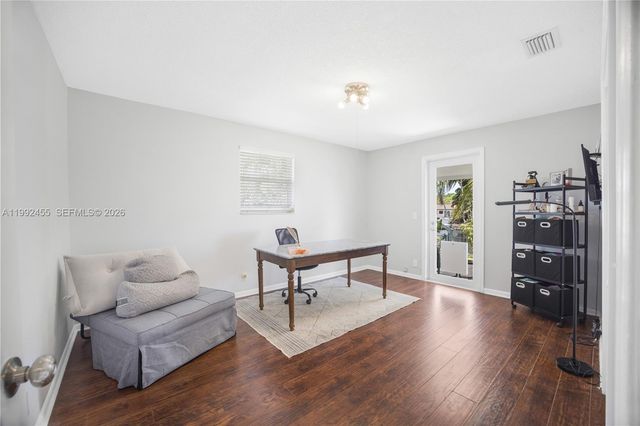 6121 SW 16th St, Plantation, FL 33317