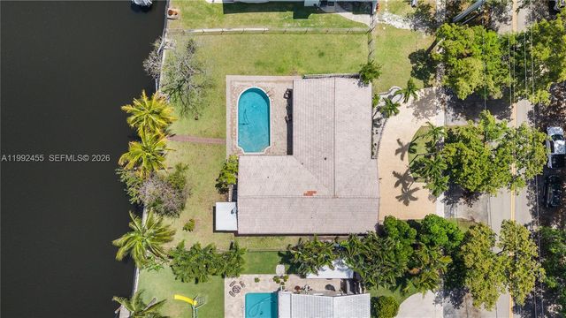 6121 SW 16th St, Plantation, FL 33317