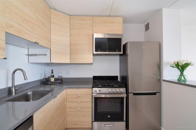 1155 Warburton Avenue 4L, Yonkers, NY 10701