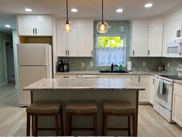 311 66TH STREET, Bradenton Beach, FL 34217