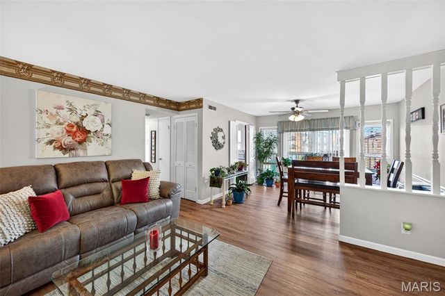 4294 Chateau De Ville Drive H, St Louis, MO 63129