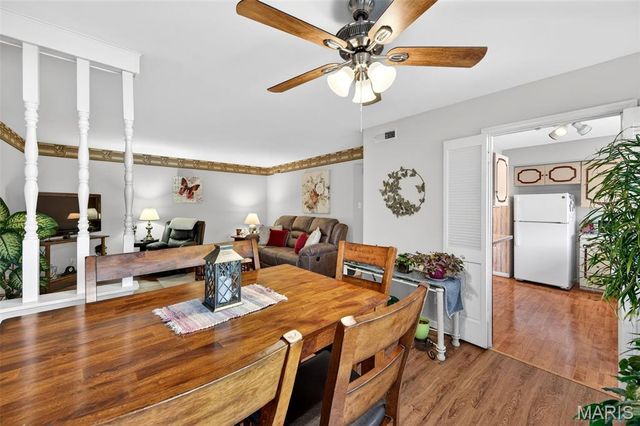 4294 Chateau De Ville Drive H, St Louis, MO 63129