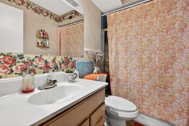 4294 Chateau De Ville Drive H, St Louis, MO 63129