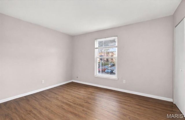 4294 Chateau De Ville Drive H, St Louis, MO 63129