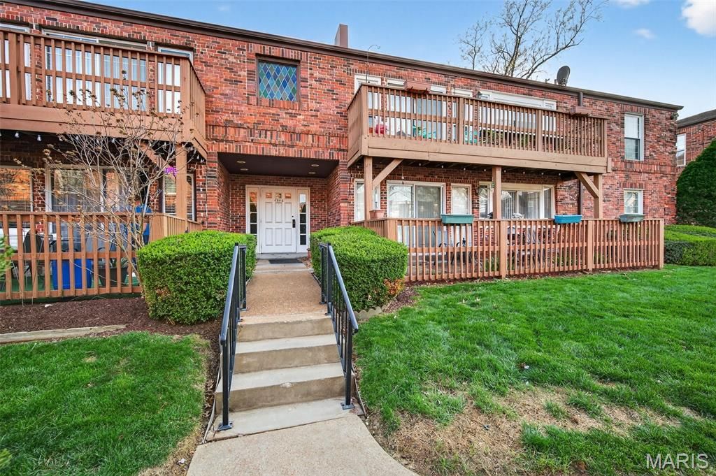 4294 Chateau De Ville Drive H, St Louis, MO 63129