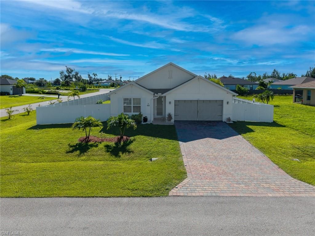 201 SW 24th PL, Cape Coral, FL 33991