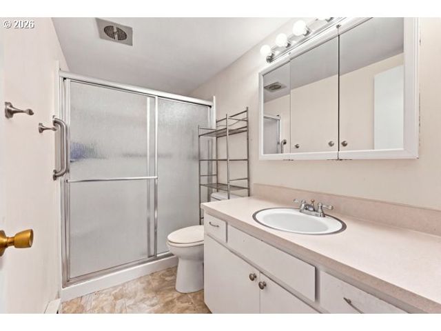 15100 Sw CROWN Dr 1, King City, OR 97224