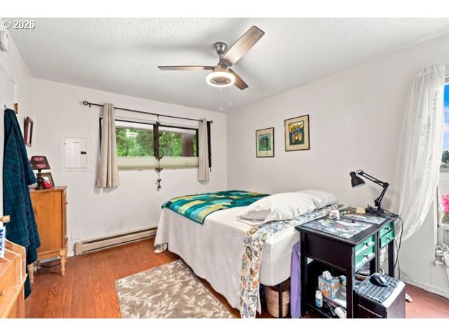 15100 Sw CROWN Dr 1, King City, OR 97224