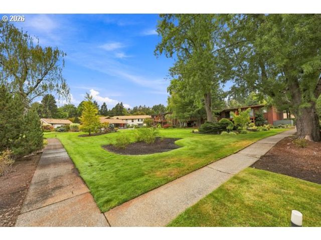 15100 Sw CROWN Dr 1, King City, OR 97224