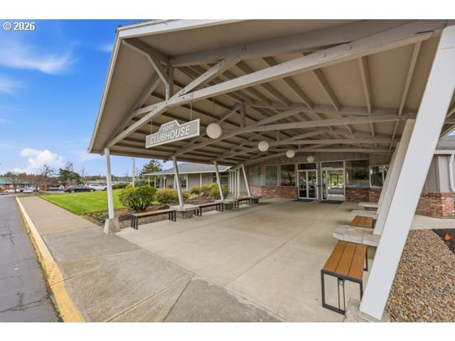 15100 Sw CROWN Dr 1, King City, OR 97224