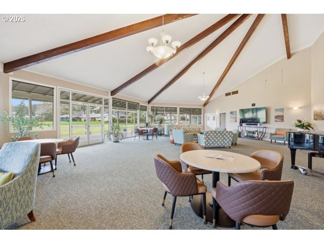 15100 Sw CROWN Dr 1, King City, OR 97224