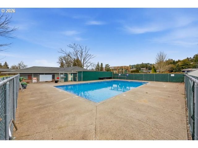 15100 Sw CROWN Dr 1, King City, OR 97224