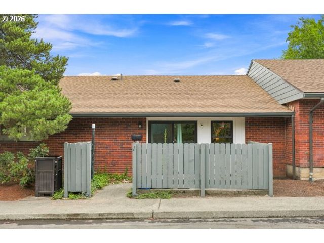 15100 Sw CROWN Dr 1, King City, OR 97224