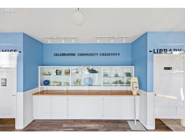 15100 Sw CROWN Dr 1, King City, OR 97224