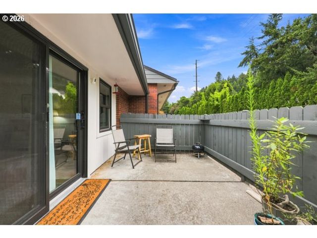 15100 Sw CROWN Dr 1, King City, OR 97224