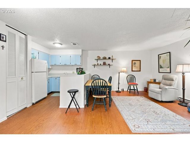 15100 Sw CROWN Dr 1, King City, OR 97224