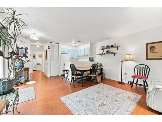 15100 Sw CROWN Dr 1, King City, OR 97224