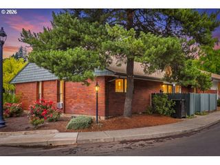 15100 Sw CROWN Dr 1, King City, OR 97224