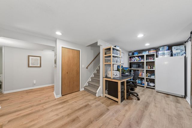 937 4th Avenue E, Shakopee, MN 55379