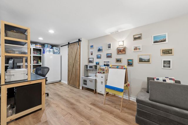 937 4th Avenue E, Shakopee, MN 55379