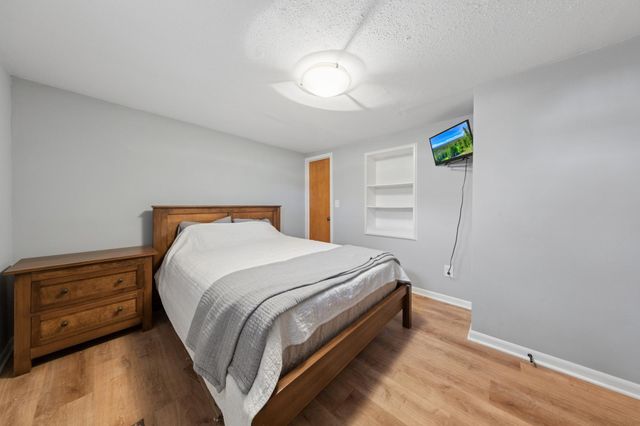 937 4th Avenue E, Shakopee, MN 55379