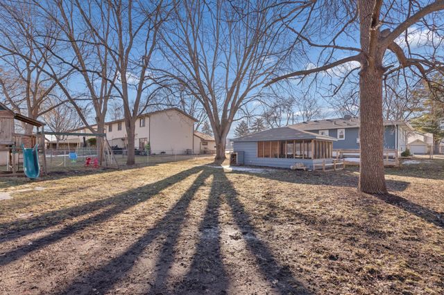 937 4th Avenue E, Shakopee, MN 55379