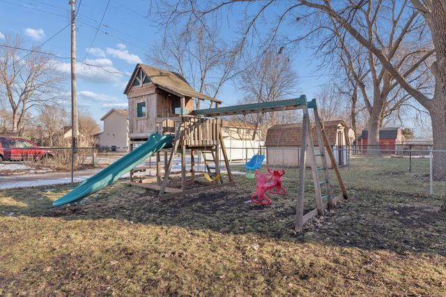 937 4th Avenue E, Shakopee, MN 55379