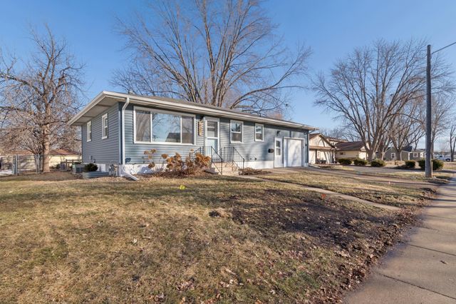 937 4th Avenue E, Shakopee, MN 55379